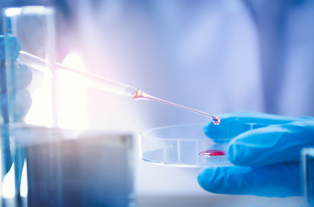 vacutainer-or-test-tube-in-lab-on-table_35766-308.jpg