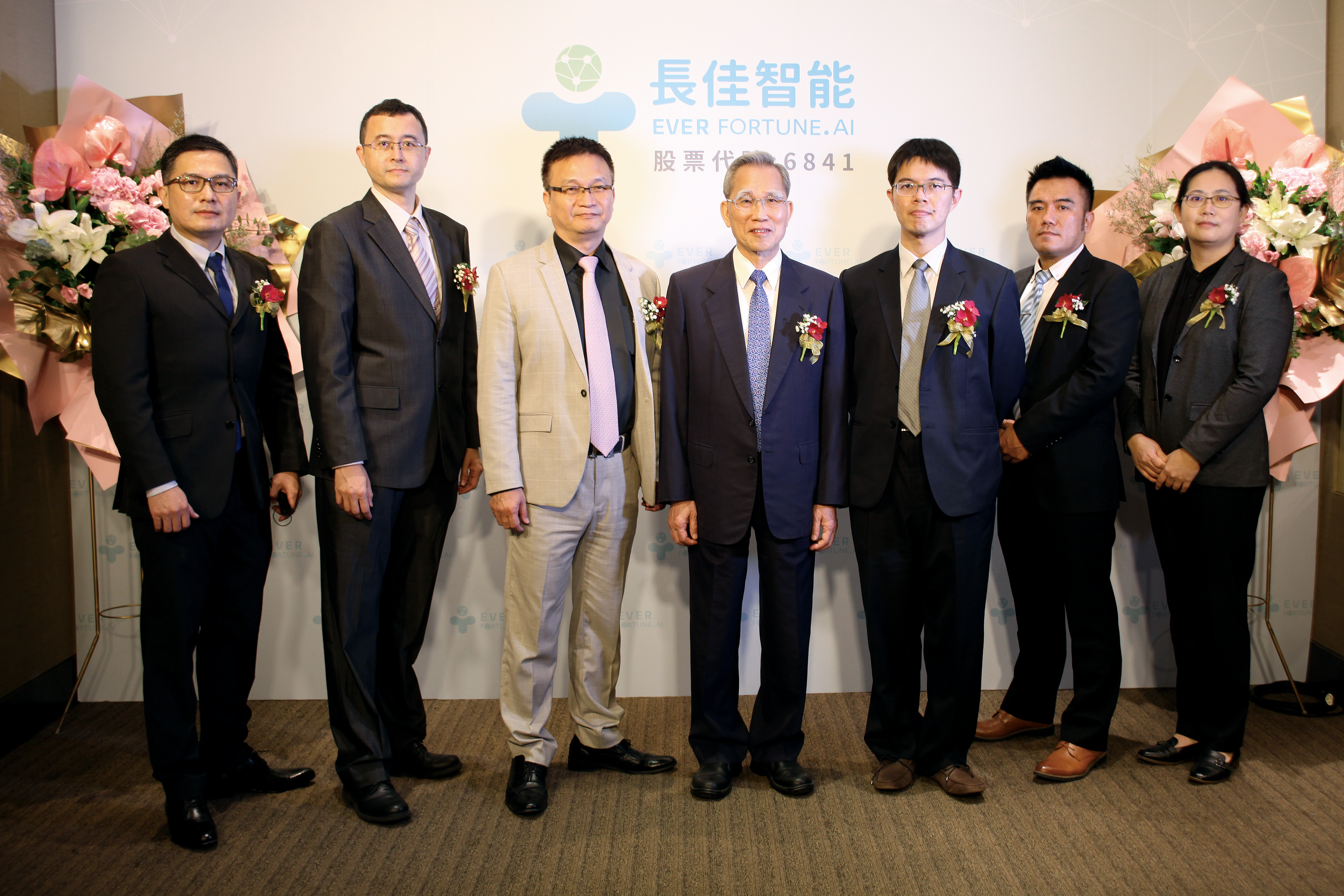 長佳智能團隊合照.jpg